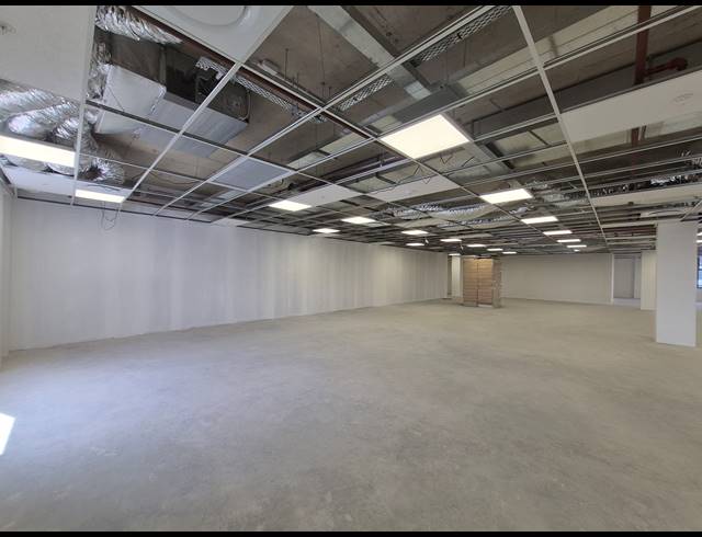 883M² OFFICE TO LET IN GLENADRIENNE